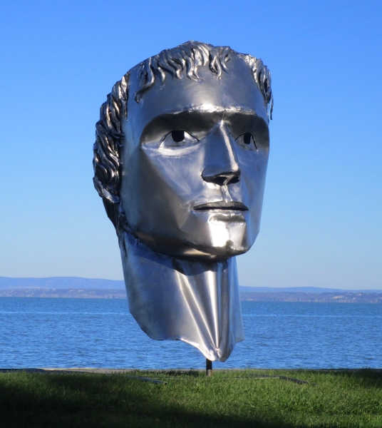 Julius Cäsar head sculpture big